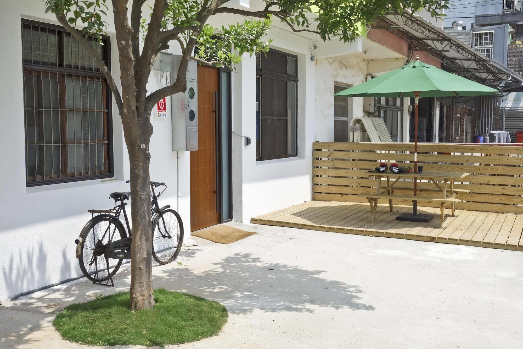 T-Life Hostel Taichung Exterior foto